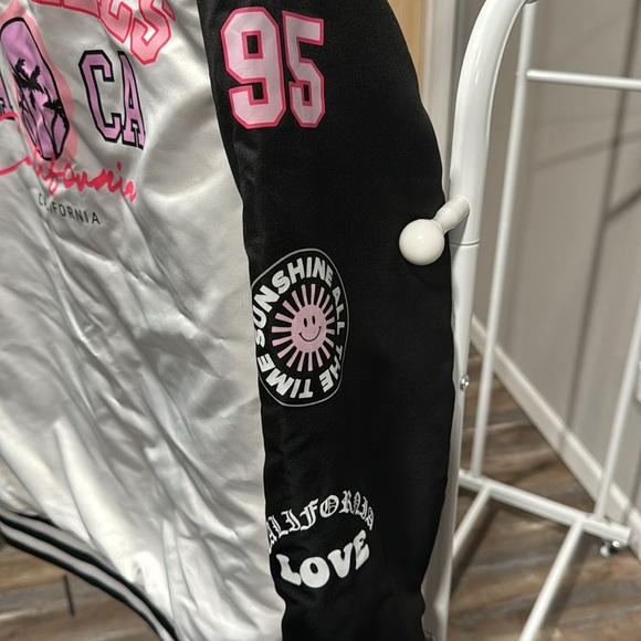 Rue21 women’s/juniors size Large bombers jacket. - Picture 5 of 8